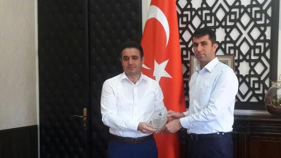 İl Millî Eğitim Müdürü Zülküf Memiş Bayramiç Belediye Başkanı Sadettin Arslanı Makamında Ziyaret Etti