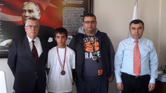Ramazan Arda ARSOY İlçe Milli Eğitim Müdürü Mehmet Selahattin GÖKHAN ı ziyaret etti.