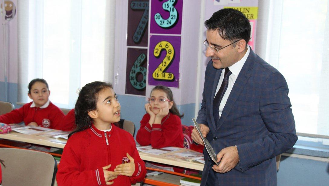 İlçe Milli Eğitim Müdürü Mehmet ETİK Milli Zafer İlkokulu Öğrencileri İle Buluştu
