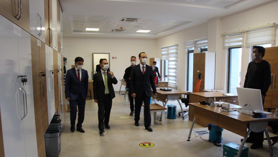 Çanakkale Valimiz Sayın İlhami AKTAŞ İlçe Milli Eğitim Müdürlüğümüzü ziyaret etti.