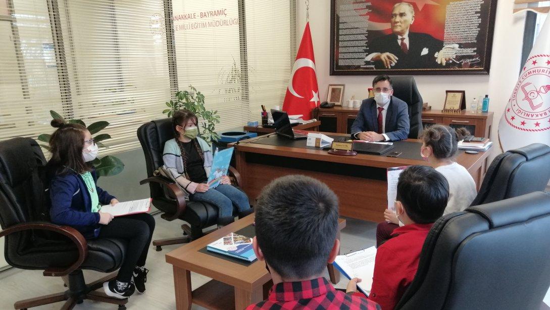 Cumhuriyet Ortaokulu Öğrencileri İlçe Millî Eğitim Müdürümüz Mehmet ETİK'i ziyaret etti