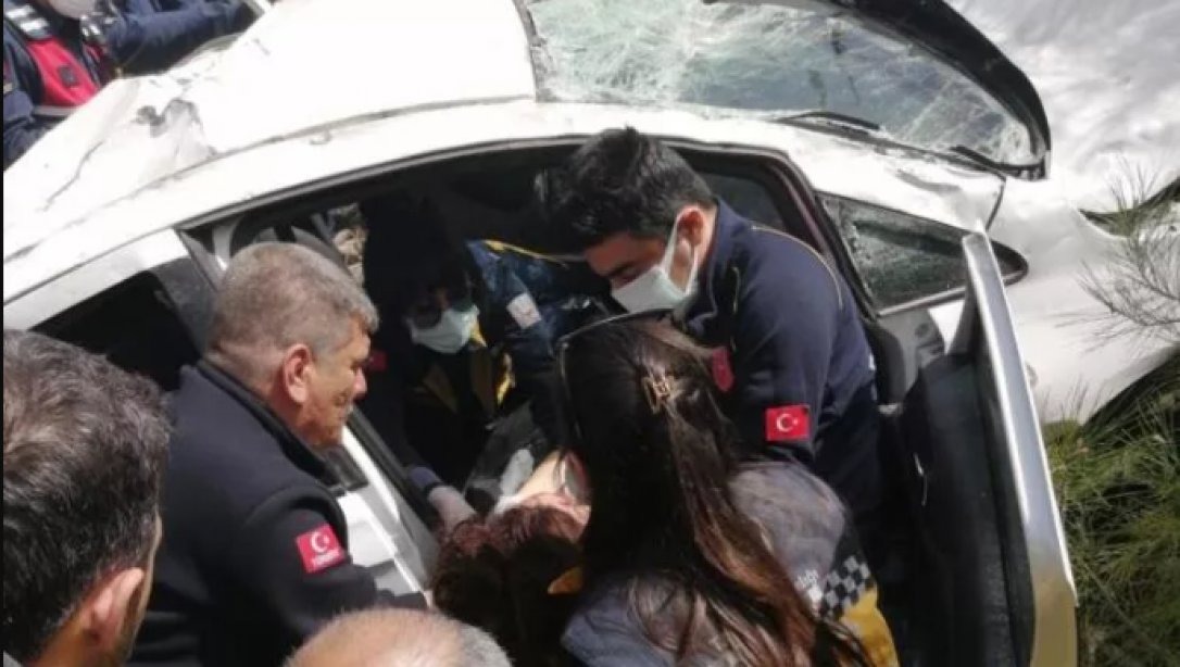 Atatürk Anadolu Lisesi Felsefe Öğretmeni Seher Güllüce Trafik Kazası Geçirdi