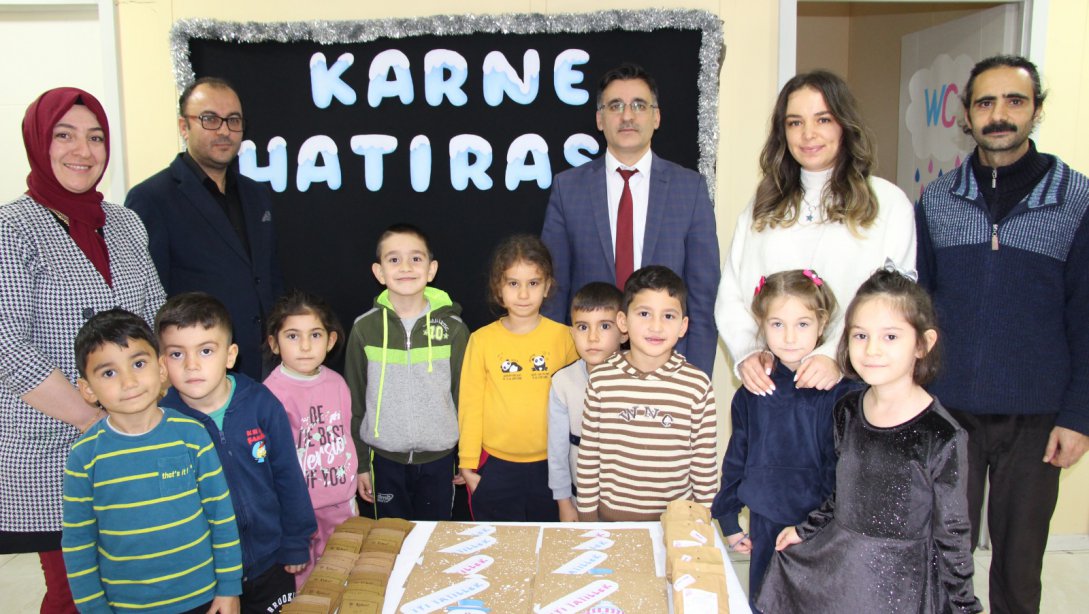 İlçe Milli Eğitim Müdürümüz Mehmet ETİK Evciler Şehit Osman Özkan İlkokulu ve Anaokulu'nda Karne Dağıtım Törenine Katıldı