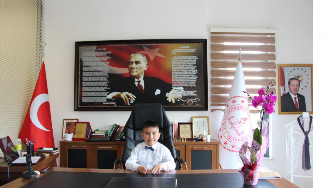 Bayramiç Milli Eğitim Müdürü koltuğunu Cihan Giray ÖNER'e devretti.