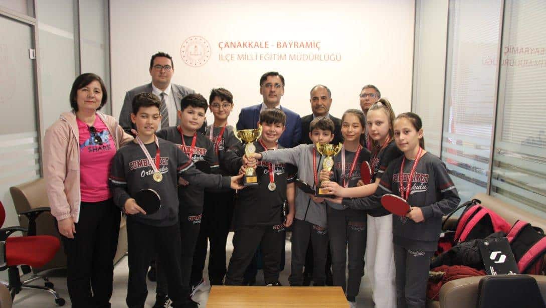 Cumhuriyet Ortaokulu Öğrencileri Masa Tenisinde Kupa Kazandı
