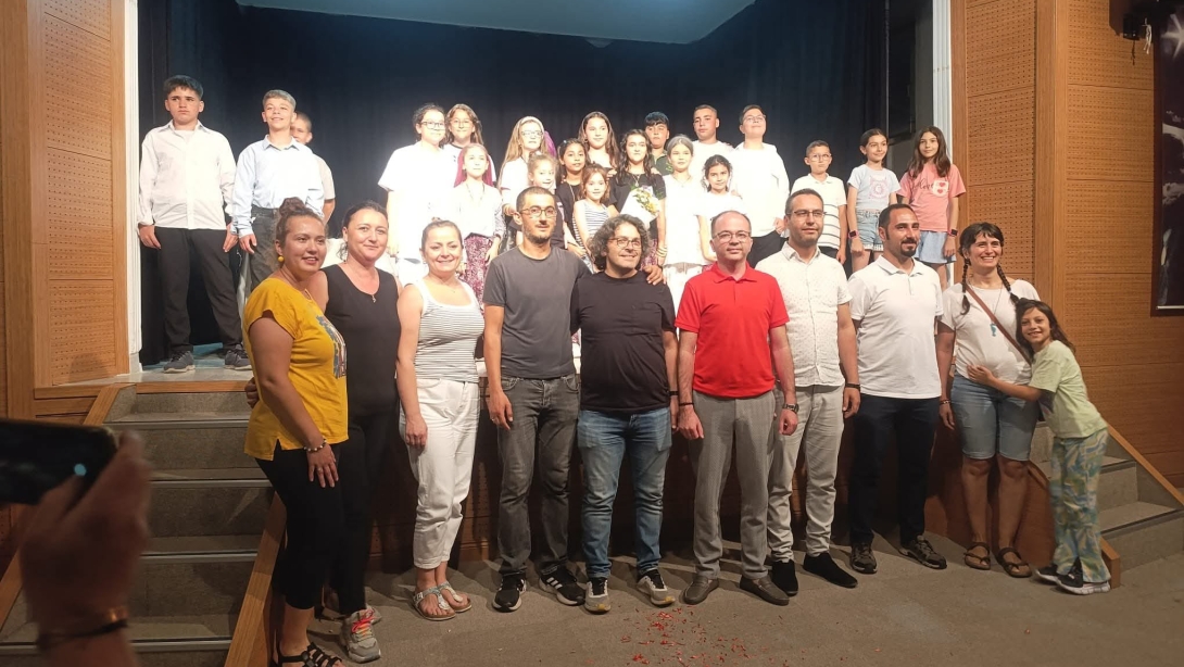 GAZİ ORTAOKULU TİYATRO GÖSTERİMİ